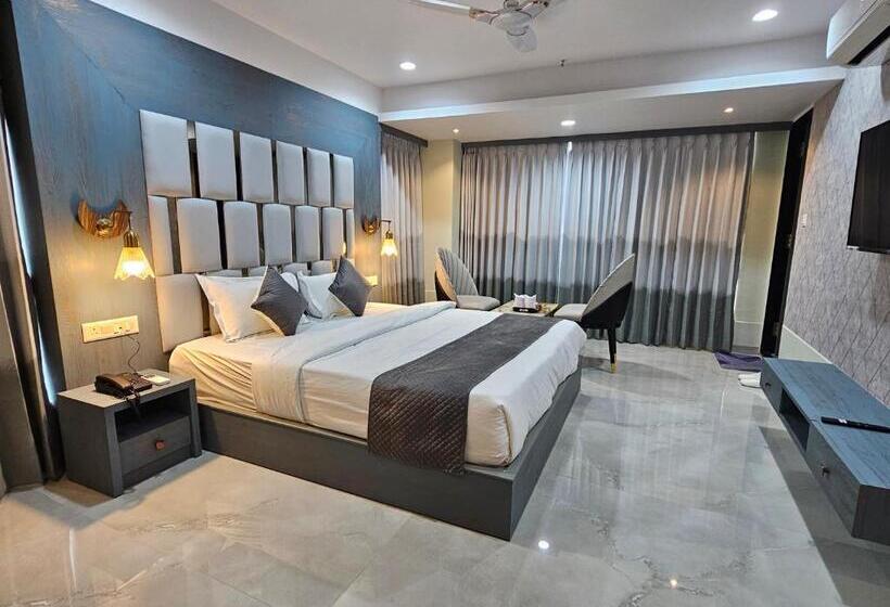 The Eiffel Hotel & Banquet