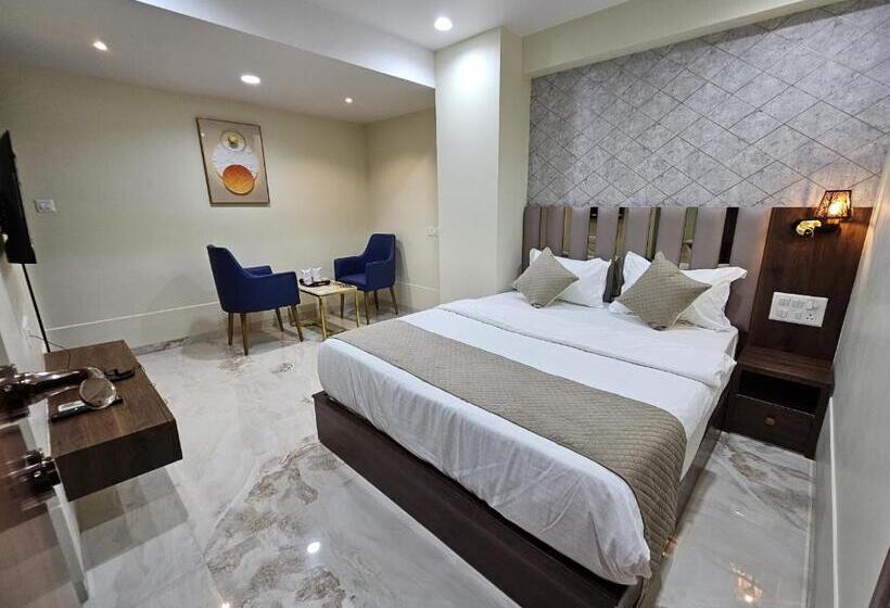 The Eiffel Hotel & Banquet