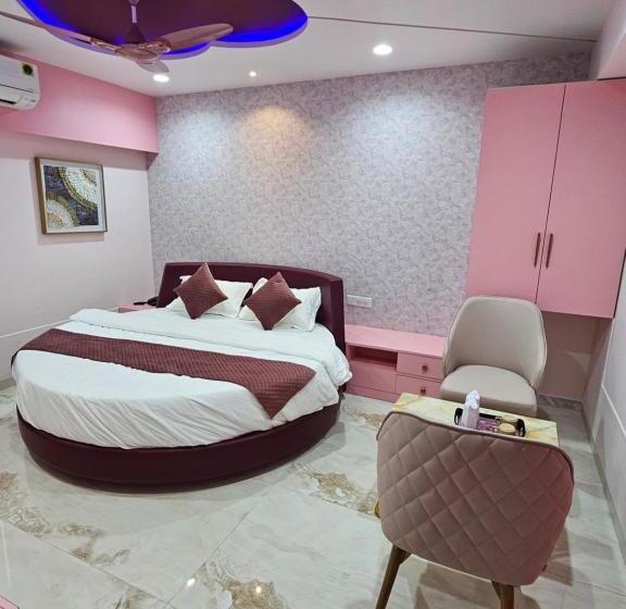 The Eiffel Hotel & Banquet