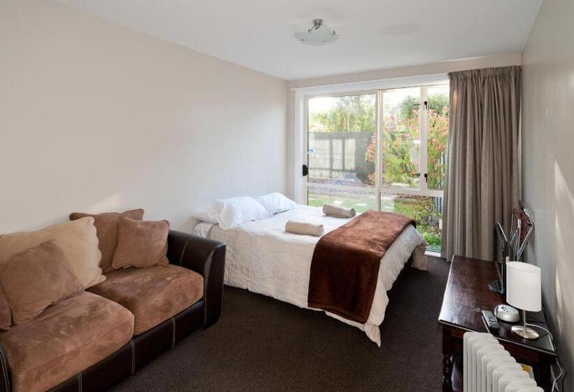 هاستل 85 On Bealey