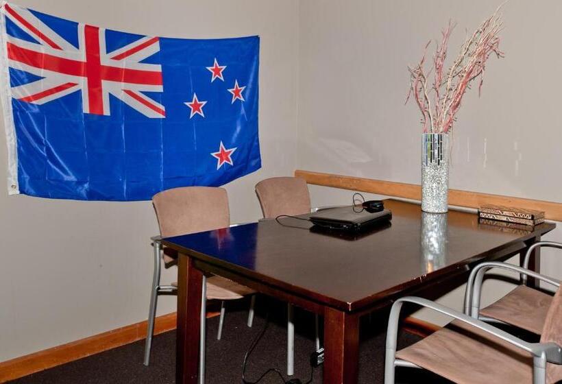 هاستل 85 On Bealey