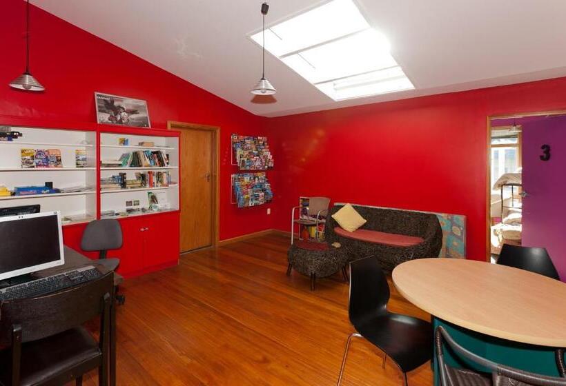 هاستل 85 On Bealey