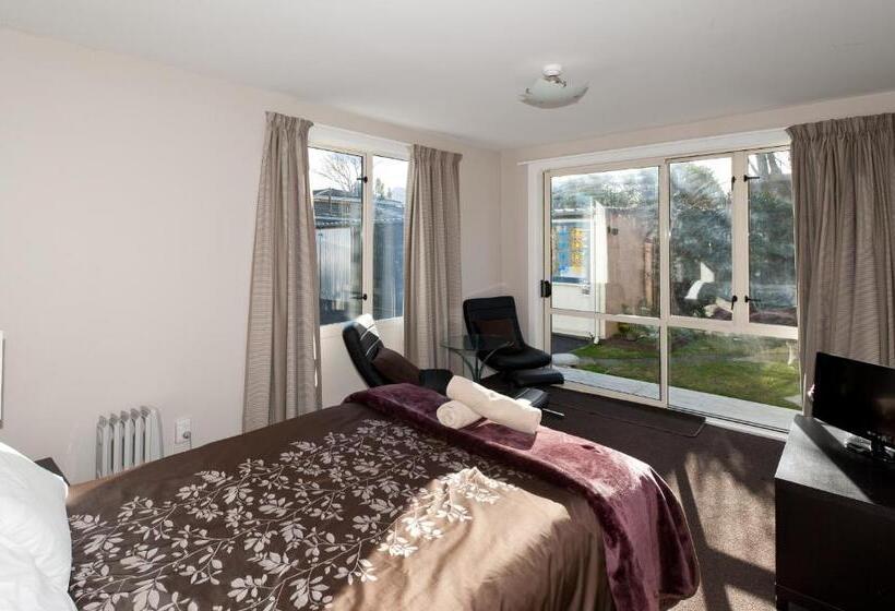 هاستل 85 On Bealey