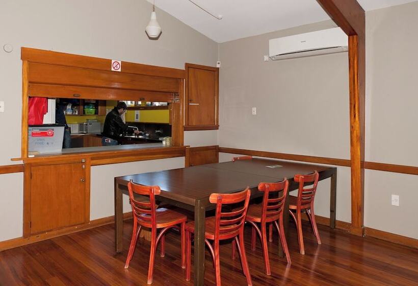 فندق صغير 85 On Bealey