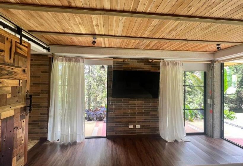 Autenthico Sajonia Hotel Aeropuerto