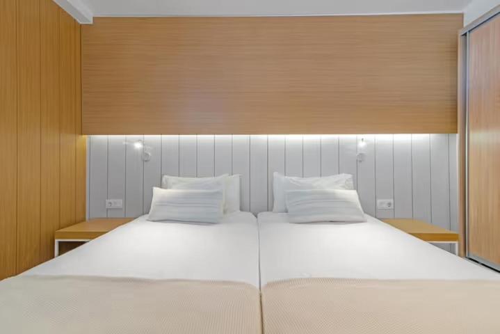 Be Room Bronze Suite