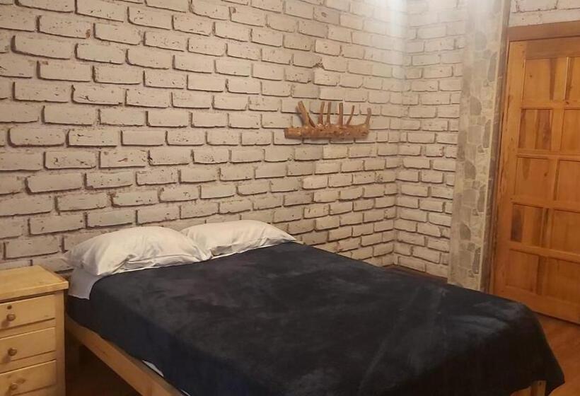 Bed and Breakfast Dystopia Hostel   All Day Breakfast