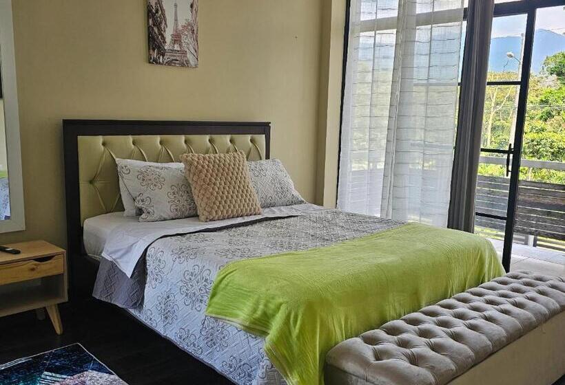 Bed and Breakfast El Palacete De La Duqueza , Siéntete Como En La Realeza En Macas