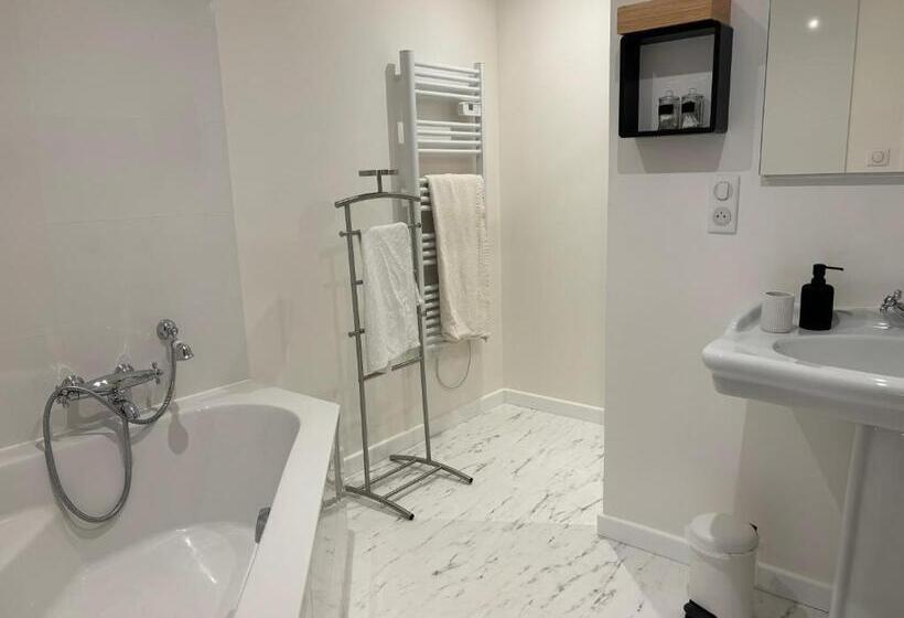 مبيت وإفطار Les Communs De Chiffrevast