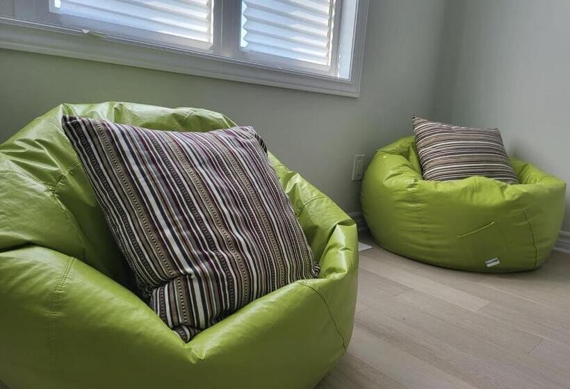 تختخواب و صبحانه Light House Close To Downtown