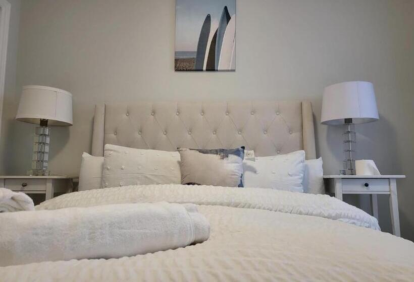 تختخواب و صبحانه Light House Close To Downtown