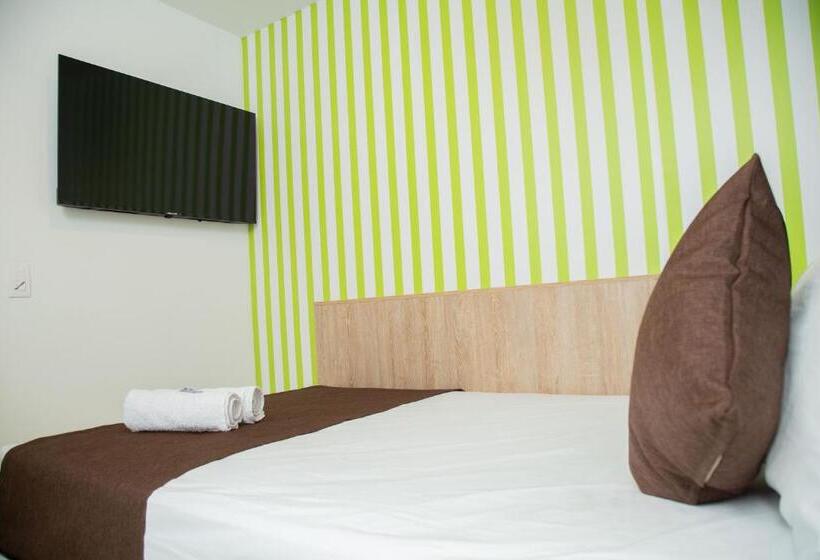 Отель Bajo La Luna