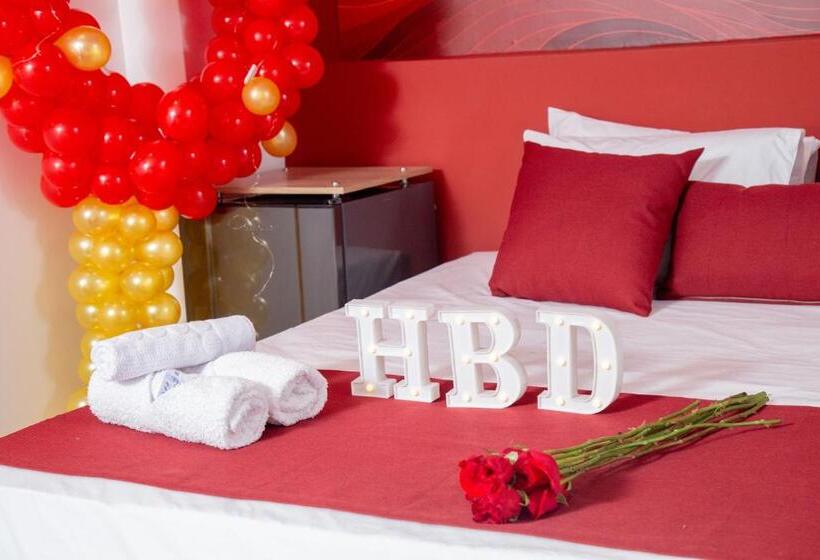 Отель Bajo La Luna