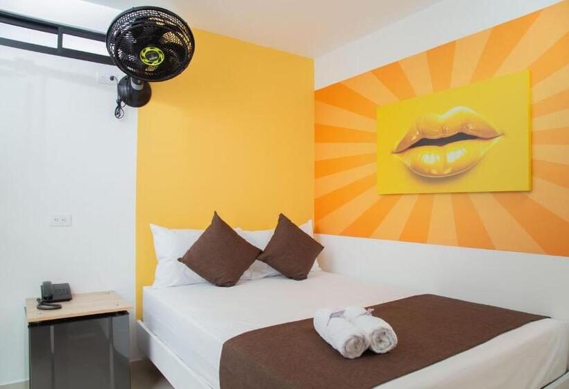 Отель Bajo La Luna