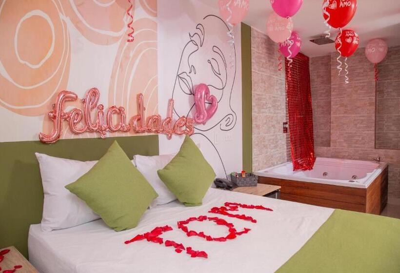 Отель Bajo La Luna