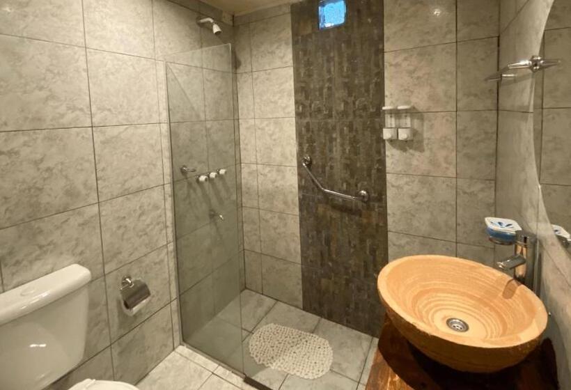 Hotel Cabañas Las Violetas A Pasos De La Reserva Urutaú