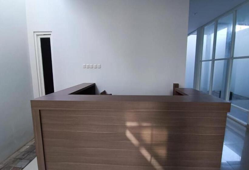 호텔 Capital O 94128 The Bale Teras T