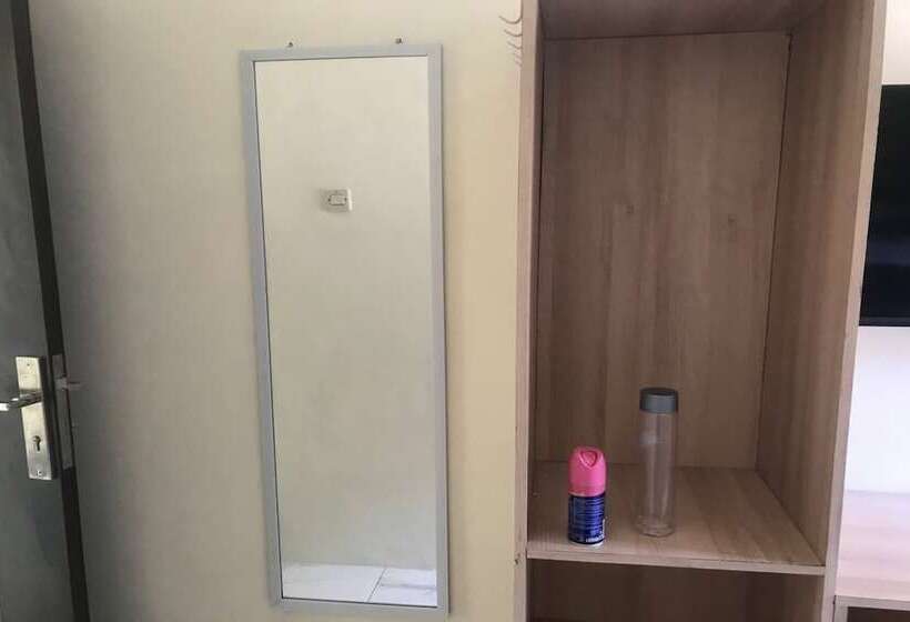 호텔 Capital O 94128 The Bale Teras T