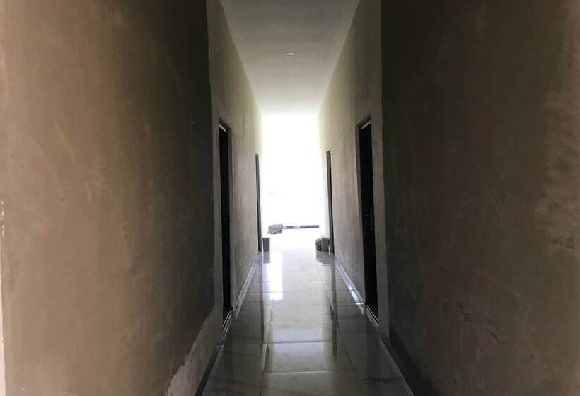 호텔 Capital O 94128 The Bale Teras T