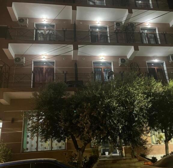 בית מלון כפרי Luli City Center