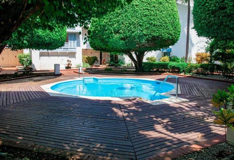 Отель Riviera Del Mar