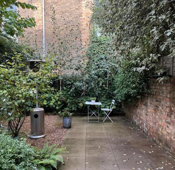 פנסיון Beautiful Double Room In Garden Apartment