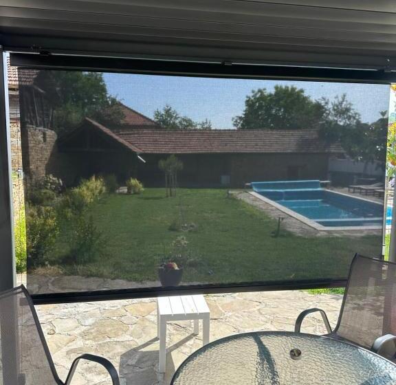 膳宿费 Chez Le Colonel Pool House