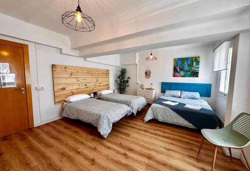 پانسیون Hostal Atuaire Home