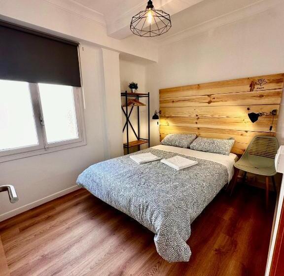 پانسیون Hostal Atuaire Home