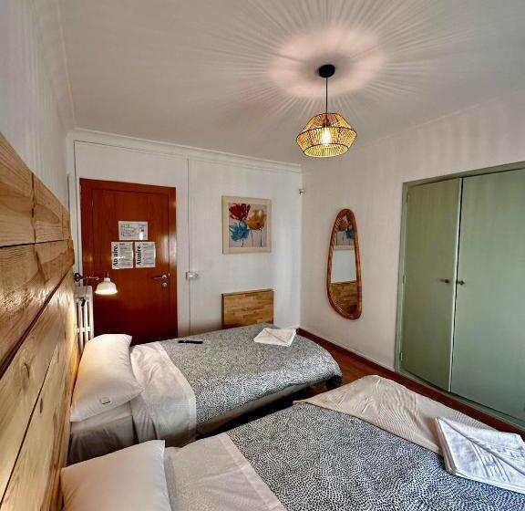 پانسیون Hostal Atuaire Home