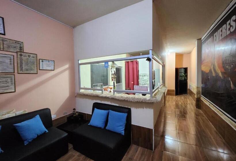 بنسيون Hostal Everest