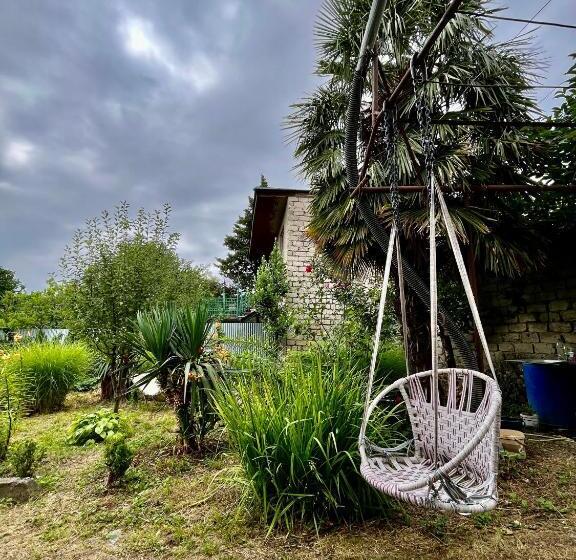 پانسیون Nino S Guest House