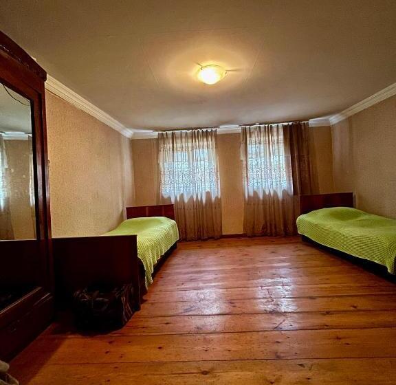 پانسیون Nino S Guest House