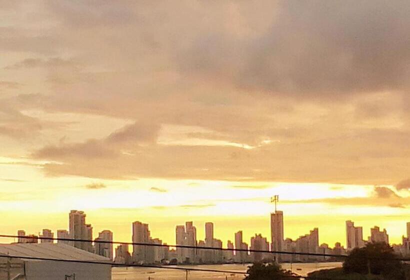 بنسيون Rooftop Hostal Crisanto Luque