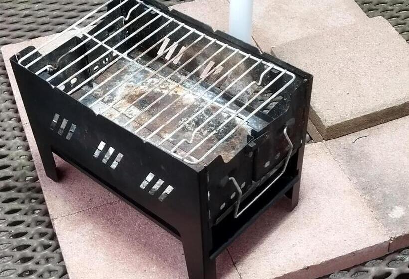 호스텔 潮ドミ マリンキ 冬は薪ストーブ We Have No Ac