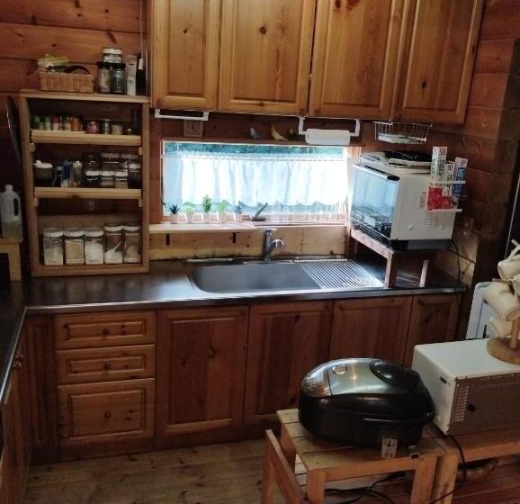 호스텔 潮ドミ マリンキ 冬は薪ストーブ We Have No Ac