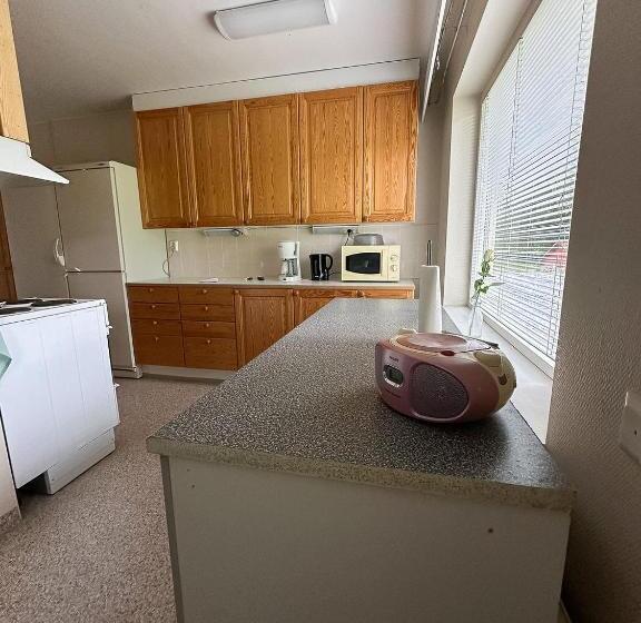 הוסטל Lepopaikka Lokinpesä, Majoitus Ja Camping