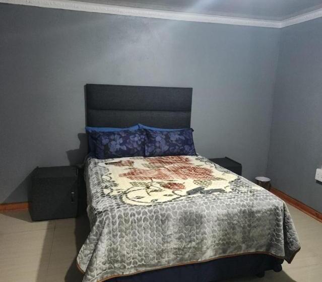 Общежитие Monarca Inn Affordable Accomodation In Makwane Molapo Location Qwaqwa