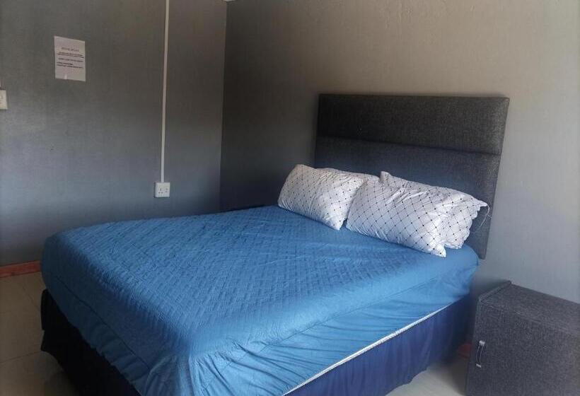 Общежитие Monarca Inn Affordable Accomodation In Makwane Molapo Location Qwaqwa