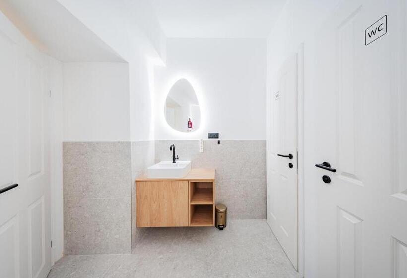 هاستل Rivé By Home1