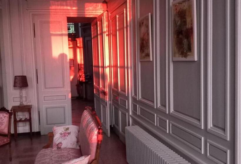 Bed and Breakfast Chateau De Joudes Suite De La Baronne