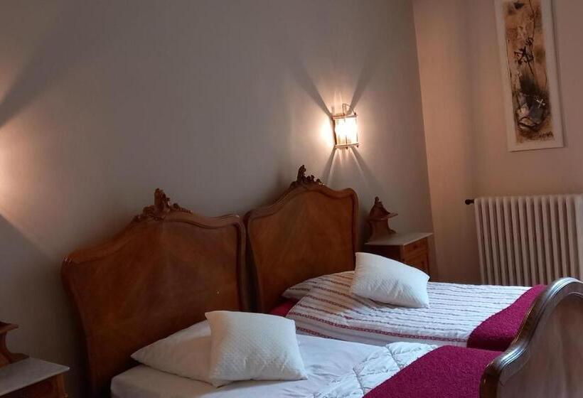 Bed and Breakfast Chateau De Joudes Suite De La Baronne