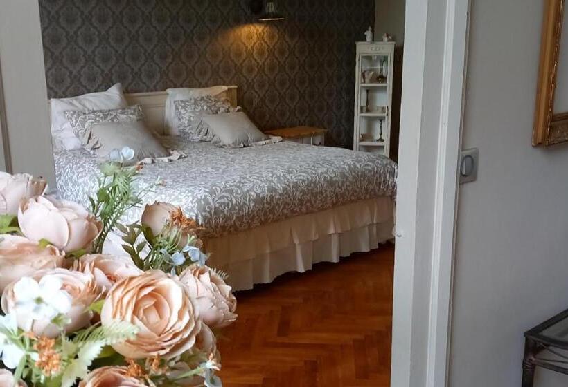 Bed and Breakfast Chateau De Joudes Suite De La Baronne