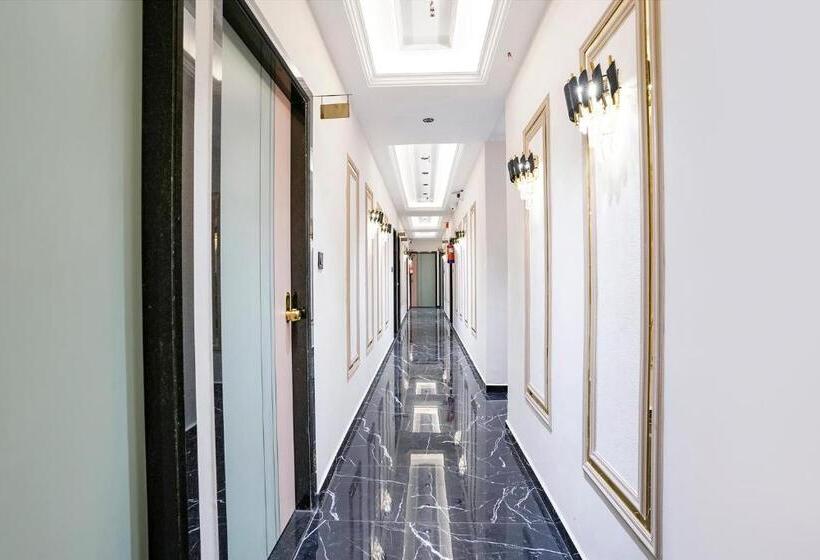 Fabhotel Luxurious Inn Nr Galaxy Circle