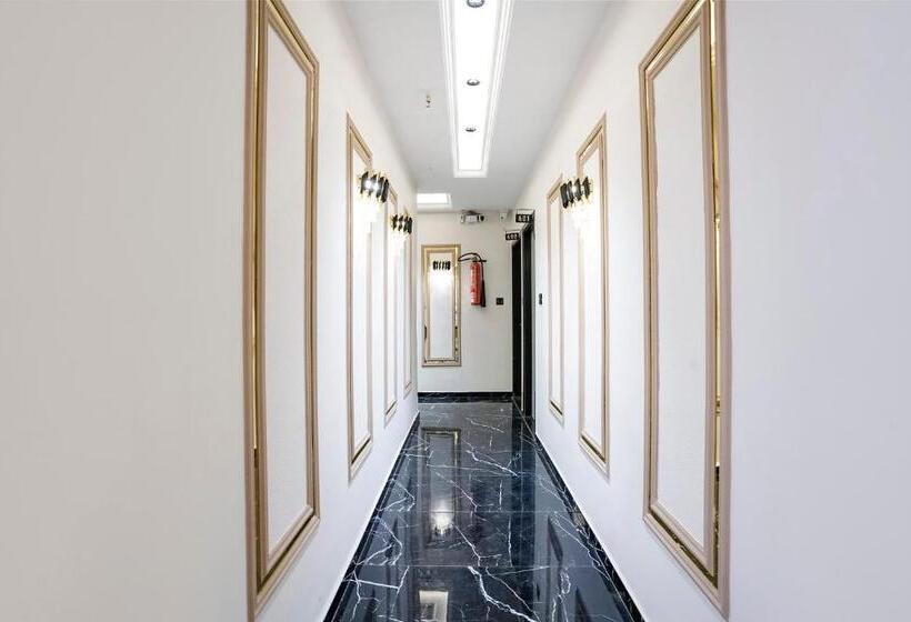 Fabhotel Luxurious Inn Nr Galaxy Circle