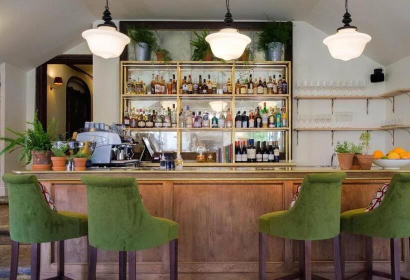 Отель Boys Hall