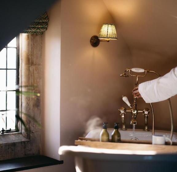 Отель Boys Hall