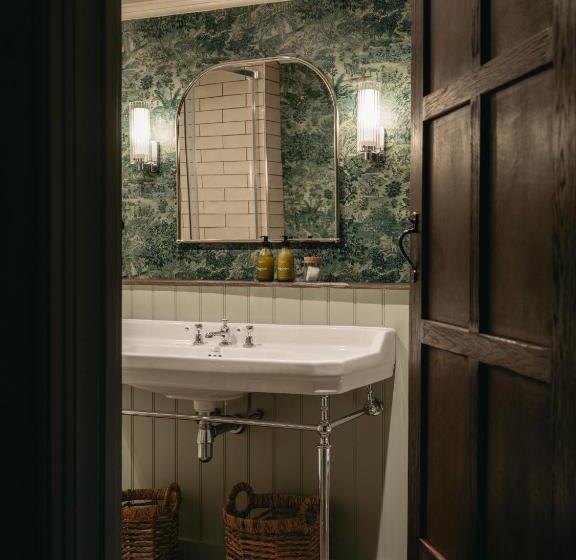 Отель Boys Hall