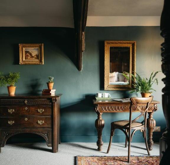 Отель Boys Hall