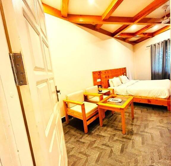 בית מלון כפרי Dwaper Palace Near Mall Road With Parking